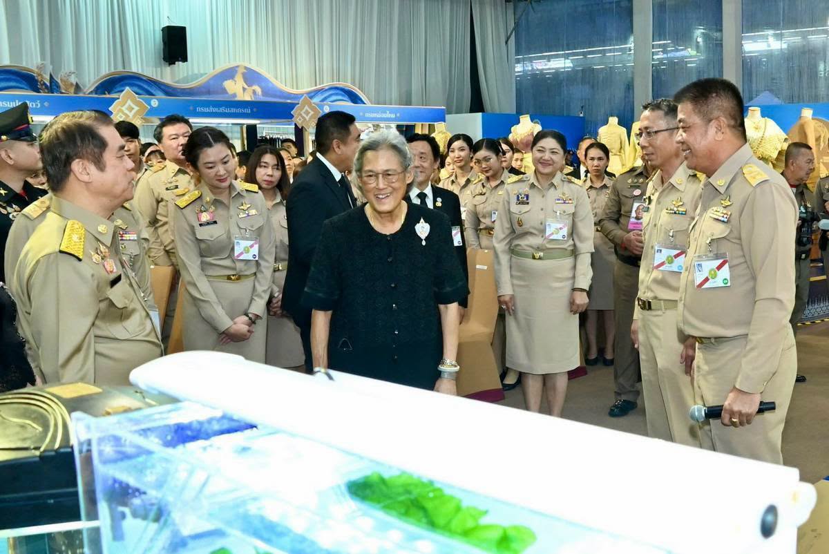 title - สำนักงานการปฏิรูปที่ดินเพื่อเกษตรกรรม ร่วมเฝ้าฯ รับเสด็จ สมเด็จพระกนิษฐาธิราชเจ้า กรมสมเด็จพระเทพรัตนราชสุดา ฯ สยามบรมราชกุมารี เสด็จพระราชดำเนินไปทรงเปิดงานเทิดพระเกียรติและน้อมรำลึก ในพระมหากรุณาธิคุณของสมเด็จพระนางเจ้าสิริกิติ์ พระบรมราชินีนาถ พระบรมราชชนนีพันปีหลวง “ภูษา ธัญญา ราชินี”